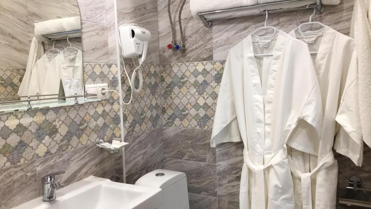 سوخومي Hotel In Sukhum المظهر الخارجي الصورة