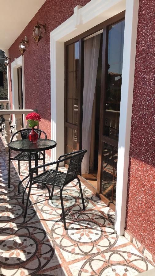 سوخومي Hotel In Sukhum المظهر الخارجي الصورة