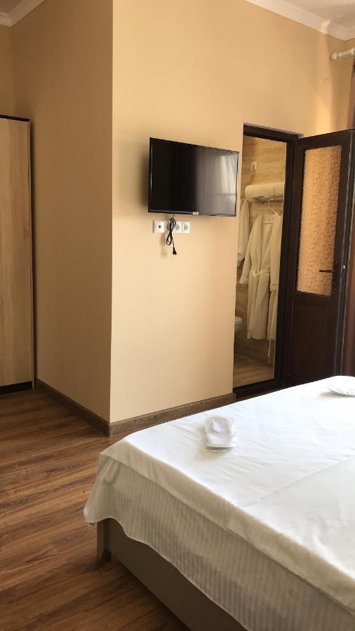 سوخومي Hotel In Sukhum المظهر الخارجي الصورة