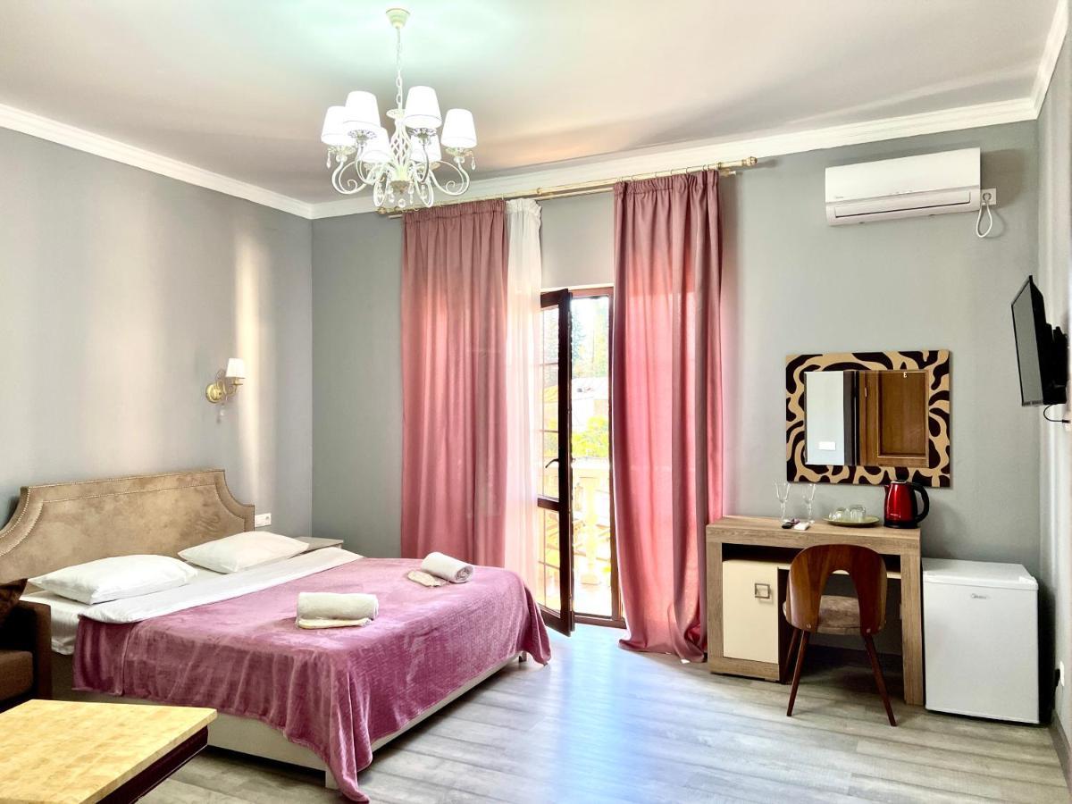 سوخومي Hotel In Sukhum المظهر الخارجي الصورة