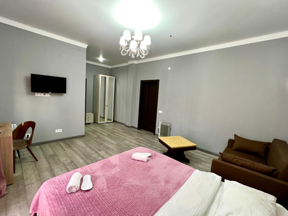 سوخومي Hotel In Sukhum المظهر الخارجي الصورة