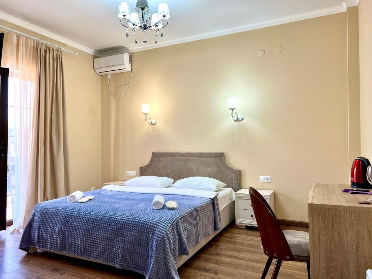 سوخومي Hotel In Sukhum المظهر الخارجي الصورة